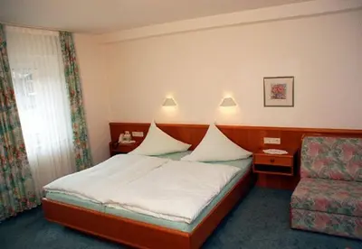 Ein Bett oder Betten in einem Zimmer der Unterkunft Gasthaus Merkel Hotel