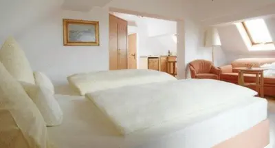 Ein Bett oder Betten in einem Zimmer der Unterkunft Hotel Wiesend