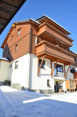 Das Gebäude in dem sich die Ferienwohnung befindet