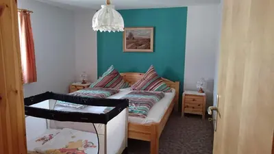 Ein Bett oder Betten in einem Zimmer der Unterkunft Ferienwohnung Elisabeth