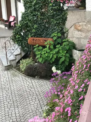 Ein Garten an der Unterkunft Landhaus Preißinger