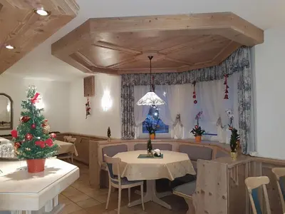 Ein Restaurant oder anderes Speiselokal in der Unterkunft Pension Nadia