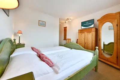 Ein Bett oder Betten in einem Zimmer der Unterkunft Landhotel Jungbrunnen