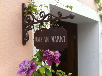 Ein Zertifikat, Auszeichnung, Logo oder anderes Dokument, das in der Unterkunft Haus am Markt ausgestellt ist