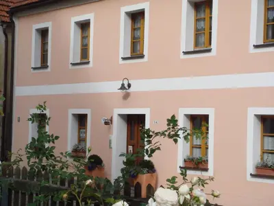 Das Gebäude in dem sich die Ferienwohnung befindet