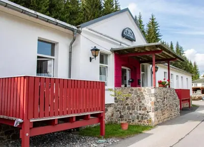 Das Gebäude in dem sich die Ferienwohnung befindet