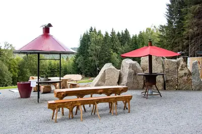 Ein Garten an der Unterkunft Erzgebirgsidyll Breitenbrunn Ferienwohnung