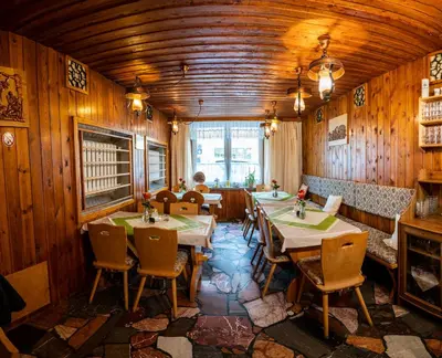 Ein Restaurant oder anderes Speiselokal in der Unterkunft Pension Glückauf