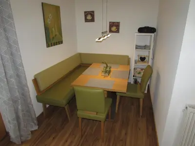 Ein Sitzbereich in der Unterkunft Ferienwohnung Fröhlich
