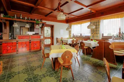 Ein Restaurant oder anderes Speiselokal in der Unterkunft Landhotel Schnupp