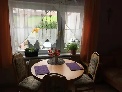 Ein Sitzbereich in der Unterkunft Ferienwohnung Arnold