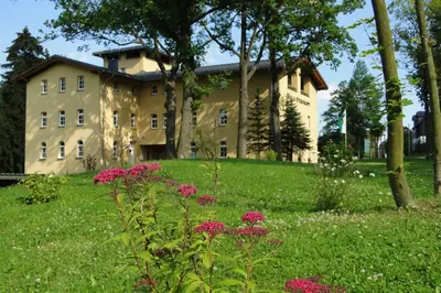 Ein Garten an der Unterkunft Villa Sternkopf Suiten Rittersgrün