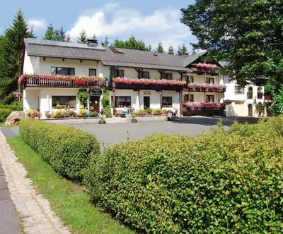 Das Gebäude in dem sich die Pension befindet