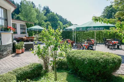 Ein Garten an der Unterkunft Hotel Vogtland