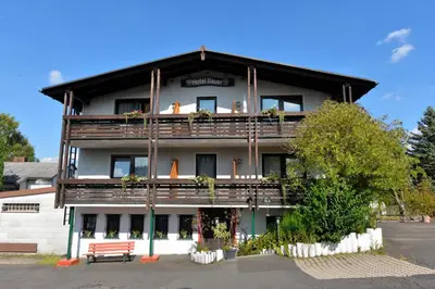 Das Gebäude in dem sich die Pension befindet