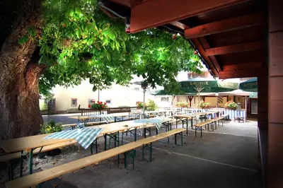 Ein Restaurant oder anderes Speiselokal in der Unterkunft Landgasthof Reichsadler