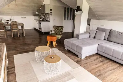 Ein Sitzbereich in der Unterkunft Ferienwohnung Fichtelblick