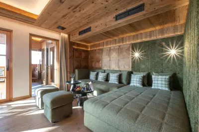Ein Sitzbereich in der Unterkunft Natur- & Wellnesshotel Brunner Hof