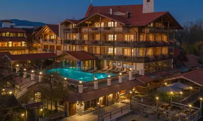 Der Swimmingpool an oder in der Nähe von Natur- & Wellnesshotel Brunner Hof
