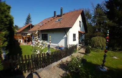 Ein Garten an der Unterkunft Tom's FeWo - Keine Monteure