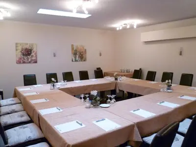 Der Geschäftsbereich oder Konferenzraum in der Unterkunft Hotel Kronprinz
