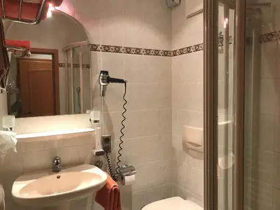 Ein Badezimmer in der Unterkunft Gasthof & Hotel Goldener Hirsch