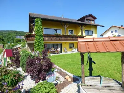 Das Gebäude in dem sich die Ferienwohnung befindet