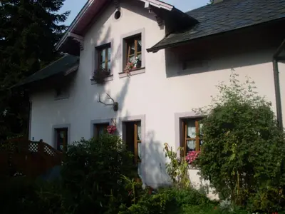 Das Gebäude in dem sich die Ferienwohnung befindet