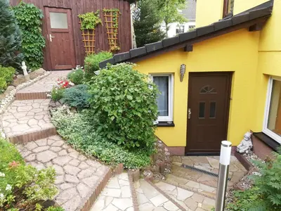 Das Gebäude in dem sich die Ferienwohnung befindet
