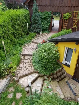 Ein Garten an der Unterkunft Ferienwohnung Hähnert