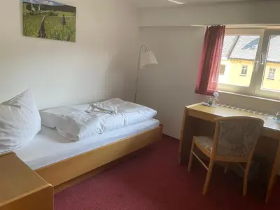 Ein Bett oder Betten in einem Zimmer der Unterkunft Hotel Zum Alten Brauhaus