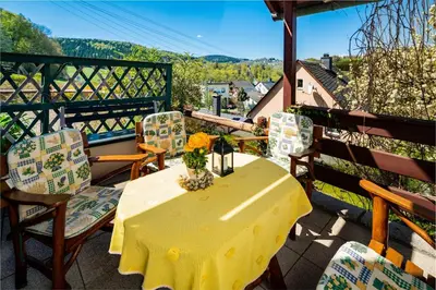 Ein allgemeiner Bergblick oder ein Berglick von der Ferienwohnung aus
