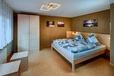 Ein Bett oder Betten in einem Zimmer der Unterkunft Ferienwohnungen Weißflog