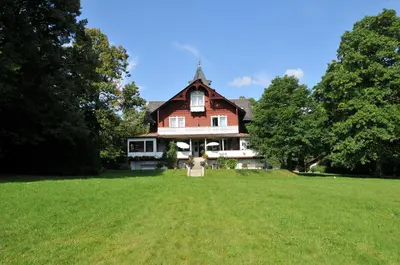 Ein Garten an der Unterkunft Jagdschloss Fahrenbühl Hotel Garni