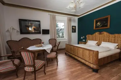 Ein Bett oder Betten in einem Zimmer der Unterkunft Jagdschloss Fahrenbühl Hotel Garni