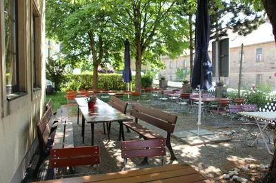 Ein Garten an der Unterkunft Gasthof Gruner Baum