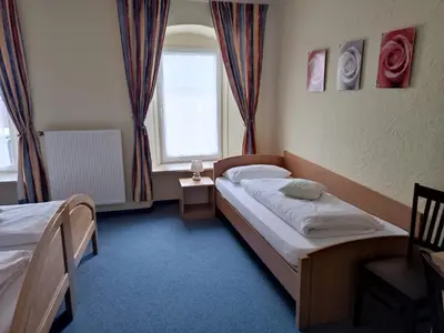 Ein Bett oder Betten in einem Zimmer der Unterkunft Garni Hotel Post