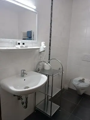 Ein Badezimmer in der Unterkunft Garni Hotel Post