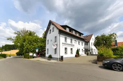 Das Gebäude in dem sich das Gasthaus befindet