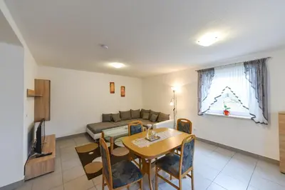 Ein Sitzbereich in der Unterkunft Gasthof Kolb