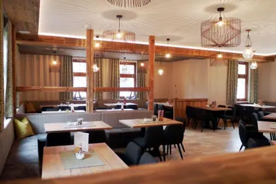 Ein Restaurant oder anderes Speiselokal in der Unterkunft Da`Sporrer Hotel & Wirtshaus
