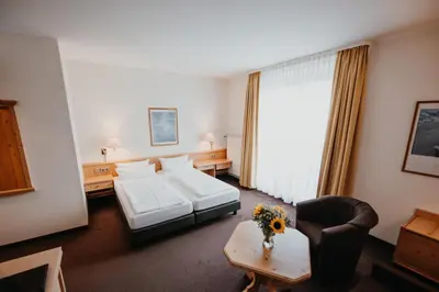 Ein Bett oder Betten in einem Zimmer der Unterkunft Sonnenhotel Hoher Hahn