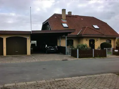 Das Gebäude in dem sich die Ferienwohnung befindet