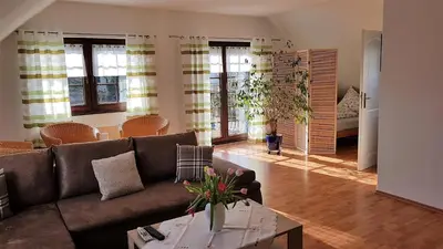 Ein Sitzbereich in der Unterkunft Ferienwohnung Raithel