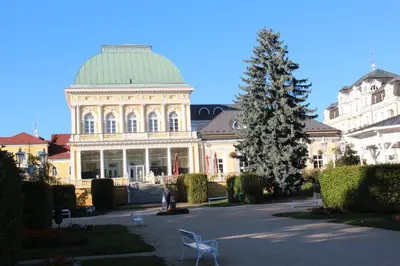Das Gebäude in dem sich das Ferienhaus befindet