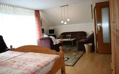 Ein Sitzbereich in der Unterkunft Pension Haus zum Schlehenberg
