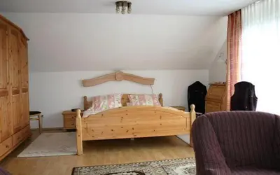 Ein Bett oder Betten in einem Zimmer der Unterkunft Pension Haus zum Schlehenberg