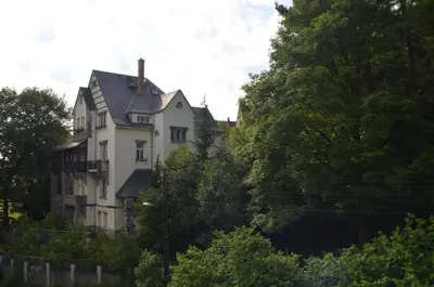 Das Gebäude in dem sich die Ferienwohnung befindet