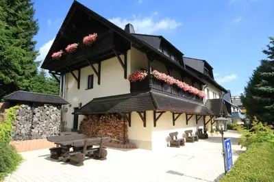 Das Gebäude in dem sich die Ferienwohnung befindet
