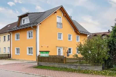 Das Gebäude in dem sich die Ferienwohnung befindet